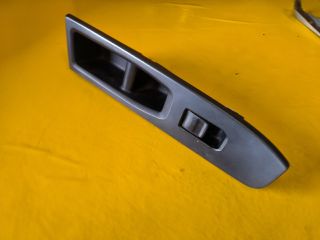 bontott TOYOTA YARIS Jobb első Ablakemelő Kapcsoló