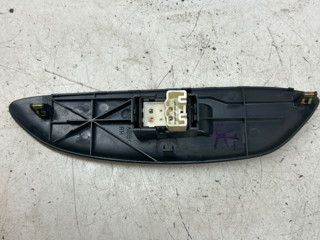 bontott TOYOTA YARIS Jobb első Ablakemelő Kapcsoló