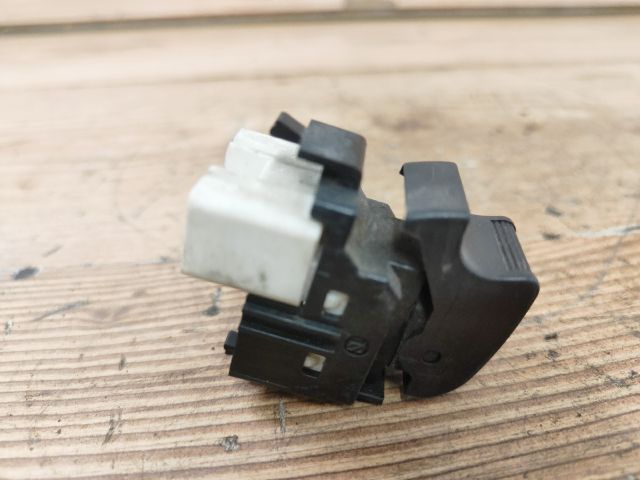 bontott TOYOTA YARIS Jobb első Ablakemelő Kapcsoló