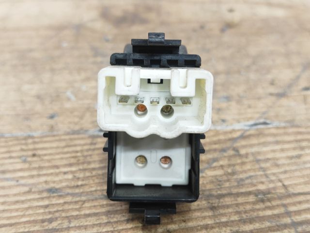 bontott TOYOTA YARIS Jobb első Ablakemelő Kapcsoló