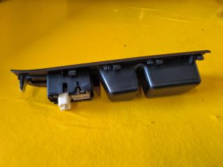 bontott TOYOTA YARIS Jobb első Ablakemelő Kapcsoló