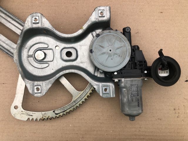 bontott TOYOTA YARIS Jobb első Ablakemelő Szerkezet (Elektromos)