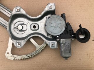 bontott TOYOTA YARIS Jobb első Ablakemelő Szerkezet (Elektromos)