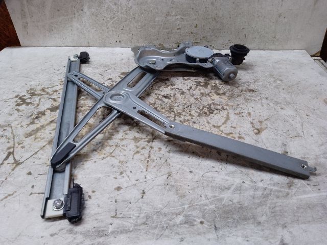 bontott TOYOTA YARIS Jobb első Ablakemelő Szerkezet (Elektromos)