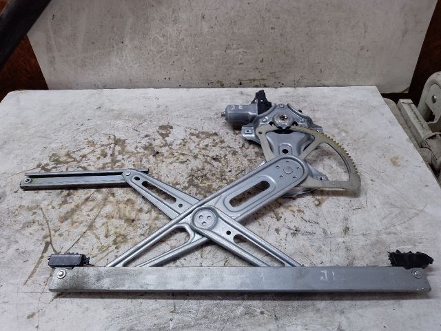 bontott TOYOTA YARIS Jobb első Ablakemelő Szerkezet (Elektromos)