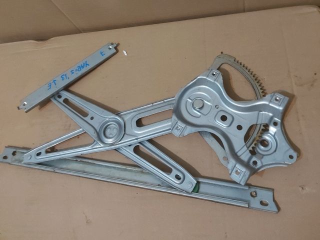 bontott TOYOTA YARIS Jobb első Ablakemelő Szerkezet (Elektromos)