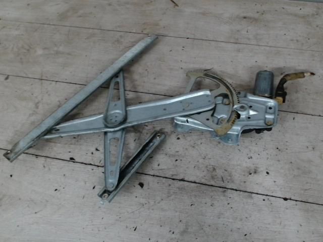 bontott TOYOTA YARIS Jobb első Ablakemelő Szerkezet (Elektromos)