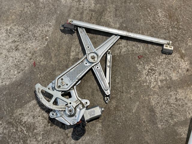 bontott TOYOTA YARIS Jobb első Ablakemelő Szerkezet (Elektromos)