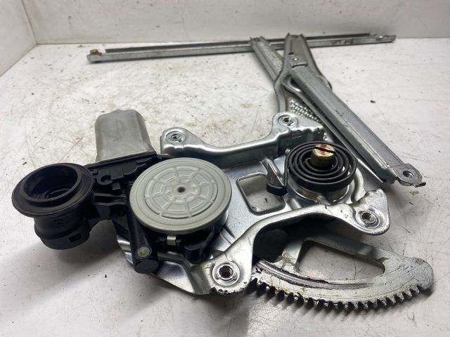 bontott TOYOTA YARIS Jobb első Ablakemelő Szerkezet (Elektromos)