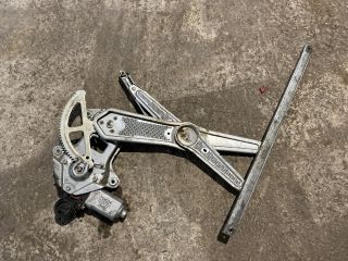 bontott TOYOTA YARIS Jobb első Ablakemelő Szerkezet (Elektromos)