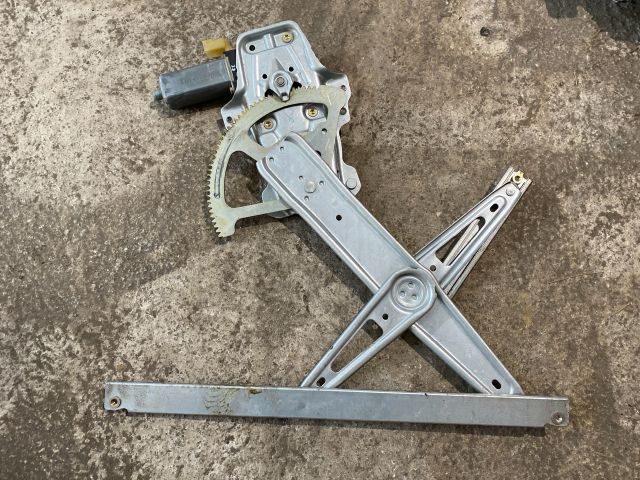 bontott TOYOTA YARIS Jobb első Ablakemelő Szerkezet (Elektromos)