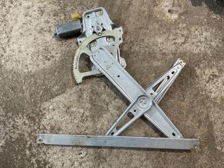 bontott TOYOTA YARIS Jobb első Ablakemelő Szerkezet (Elektromos)