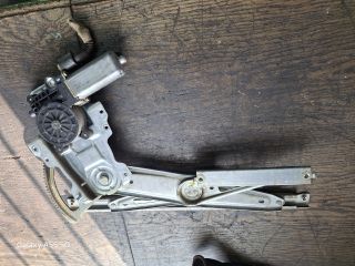 bontott TOYOTA YARIS Jobb első Ablakemelő Szerkezet (Elektromos)