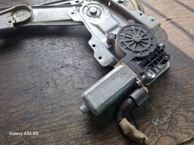 bontott TOYOTA YARIS Jobb első Ablakemelő Szerkezet (Elektromos)