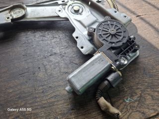 bontott TOYOTA YARIS Jobb első Ablakemelő Szerkezet (Elektromos)