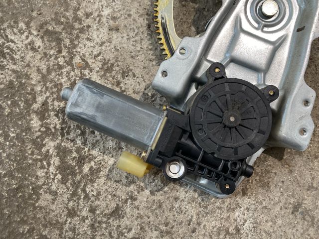 bontott TOYOTA YARIS Jobb első Ablakemelő Szerkezet (Elektromos)