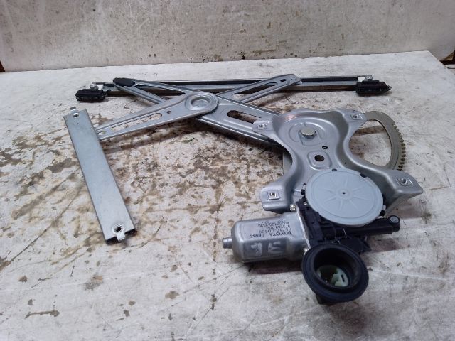 bontott TOYOTA YARIS Jobb első Ablakemelő Szerkezet (Elektromos)