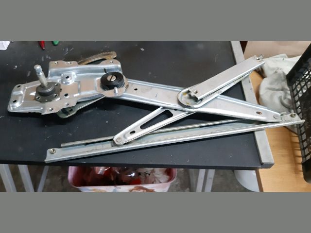 bontott TOYOTA YARIS Jobb első Ablakemelő Szerkezet (Mechanikus)