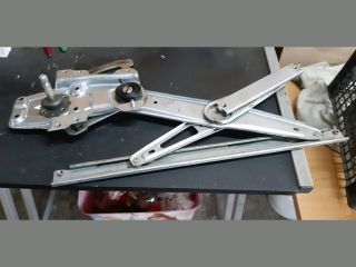 bontott TOYOTA YARIS Jobb első Ablakemelő Szerkezet (Mechanikus)