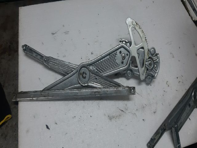 bontott TOYOTA YARIS Jobb első Ablakemelő Szerkezet (Mechanikus)