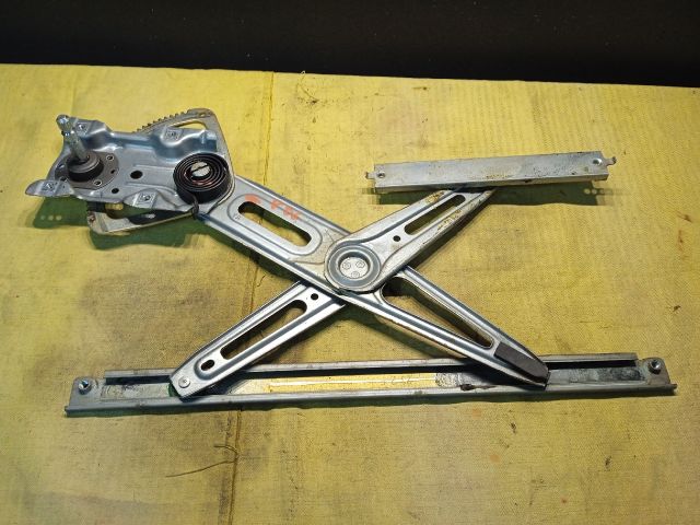 bontott TOYOTA YARIS Jobb első Ablakemelő Szerkezet (Mechanikus)