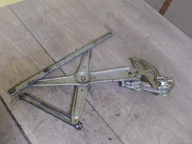 bontott TOYOTA YARIS Jobb első Ablakemelő Szerkezet (Mechanikus)