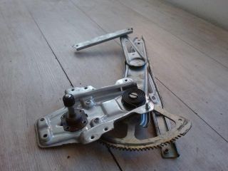 bontott TOYOTA YARIS Jobb első Ablakemelő Szerkezet (Mechanikus)