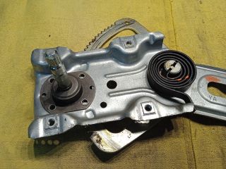 bontott TOYOTA YARIS Jobb első Ablakemelő Szerkezet (Mechanikus)
