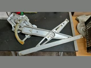 bontott TOYOTA YARIS Jobb első Ablakemelő Szerkezet (Mechanikus)