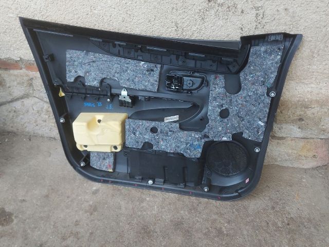 bontott TOYOTA YARIS Jobb első Ajtó Kárpit