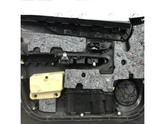 bontott TOYOTA YARIS Jobb első Ajtó Kárpit