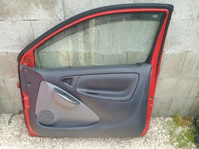 bontott TOYOTA YARIS Jobb első Ajtó (Részeivel)