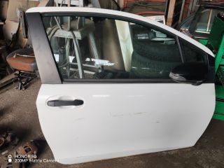 bontott TOYOTA YARIS Jobb első Ajtó (Részeivel)