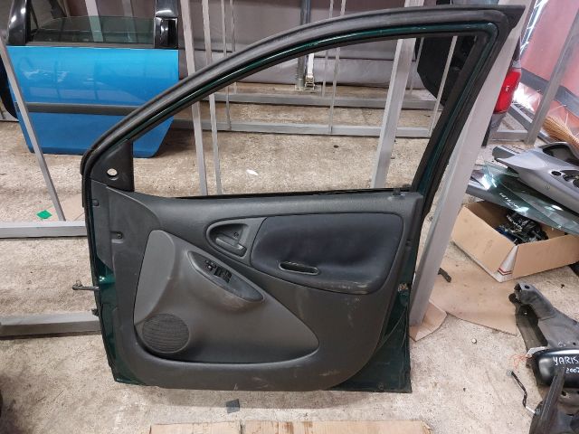 bontott TOYOTA YARIS Jobb első Ajtó (Részeivel)