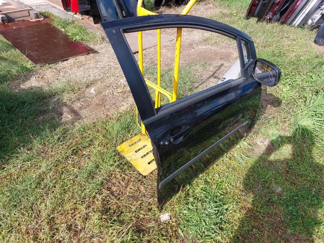 bontott TOYOTA YARIS Jobb első Ajtó (Részeivel)