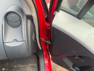 bontott TOYOTA YARIS Jobb első Ajtó (Üres lemez)