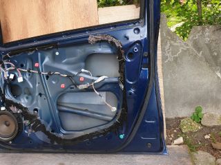 bontott TOYOTA YARIS Jobb első Ajtó (Üres lemez)