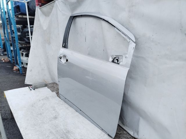 bontott TOYOTA YARIS Jobb első Ajtó (Üres lemez)