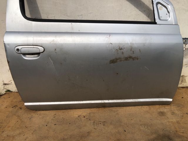 bontott TOYOTA YARIS Jobb első Ajtó (Üres lemez)