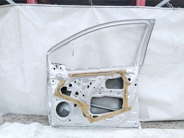 bontott TOYOTA YARIS Jobb első Ajtó (Üres lemez)