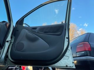 bontott TOYOTA YARIS Jobb első Ajtó (Üres lemez)