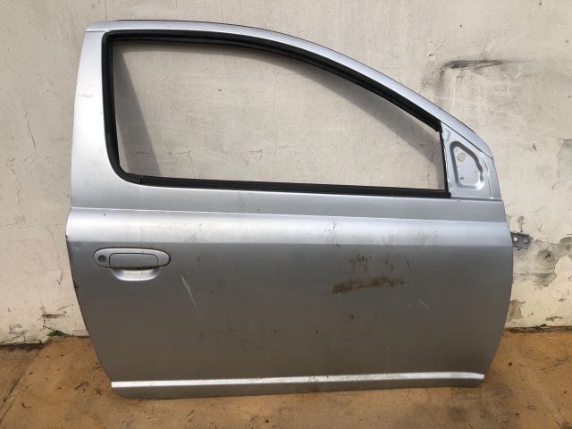 bontott TOYOTA YARIS Jobb első Ajtó (Üres lemez)