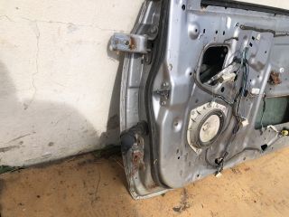 bontott TOYOTA YARIS Jobb első Ajtó (Üres lemez)