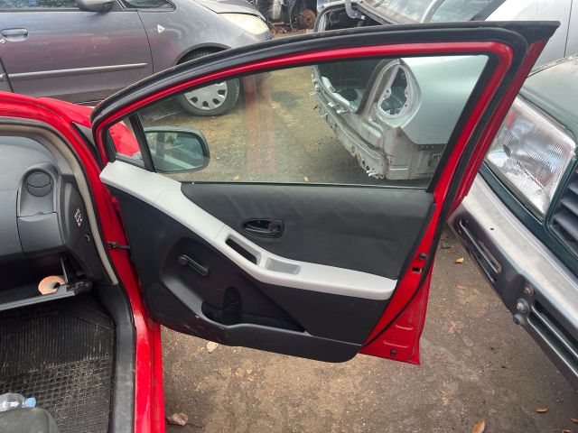 bontott TOYOTA YARIS Jobb első Ajtó (Üres lemez)