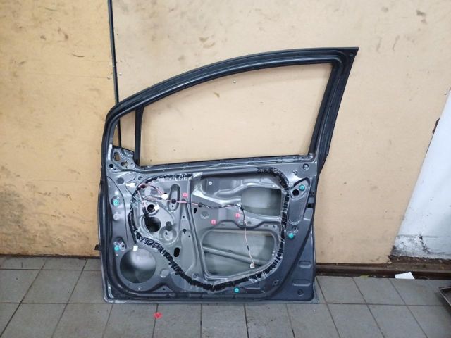 bontott TOYOTA YARIS Jobb első Ajtó (Üres lemez)