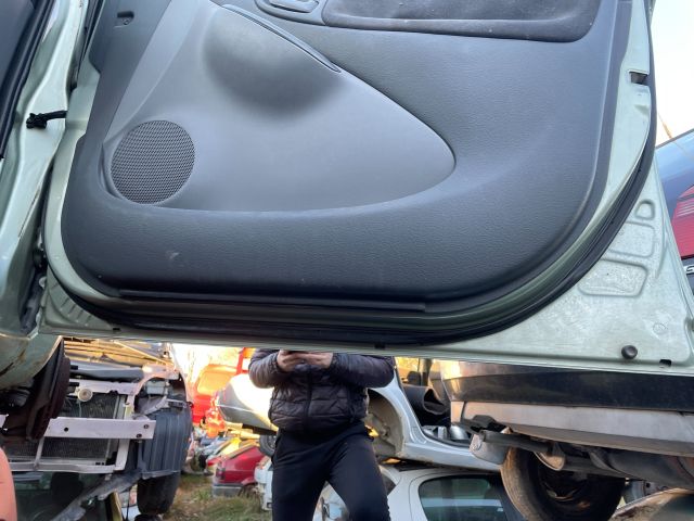 bontott TOYOTA YARIS Jobb első Ajtó (Üres lemez)