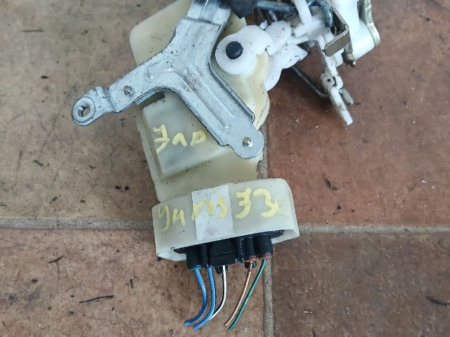 bontott TOYOTA YARIS Jobb első Ajtózár