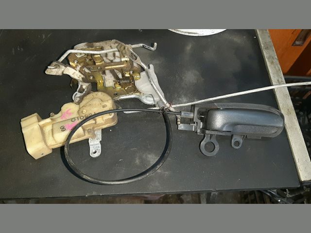 bontott TOYOTA YARIS Jobb első Ajtózár