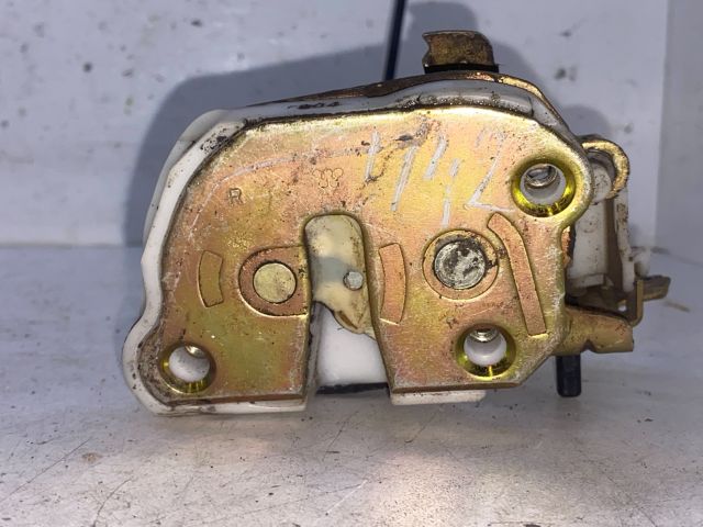 bontott TOYOTA YARIS Jobb első Ajtózár