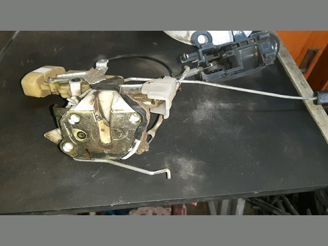 bontott TOYOTA YARIS Jobb első Ajtózár